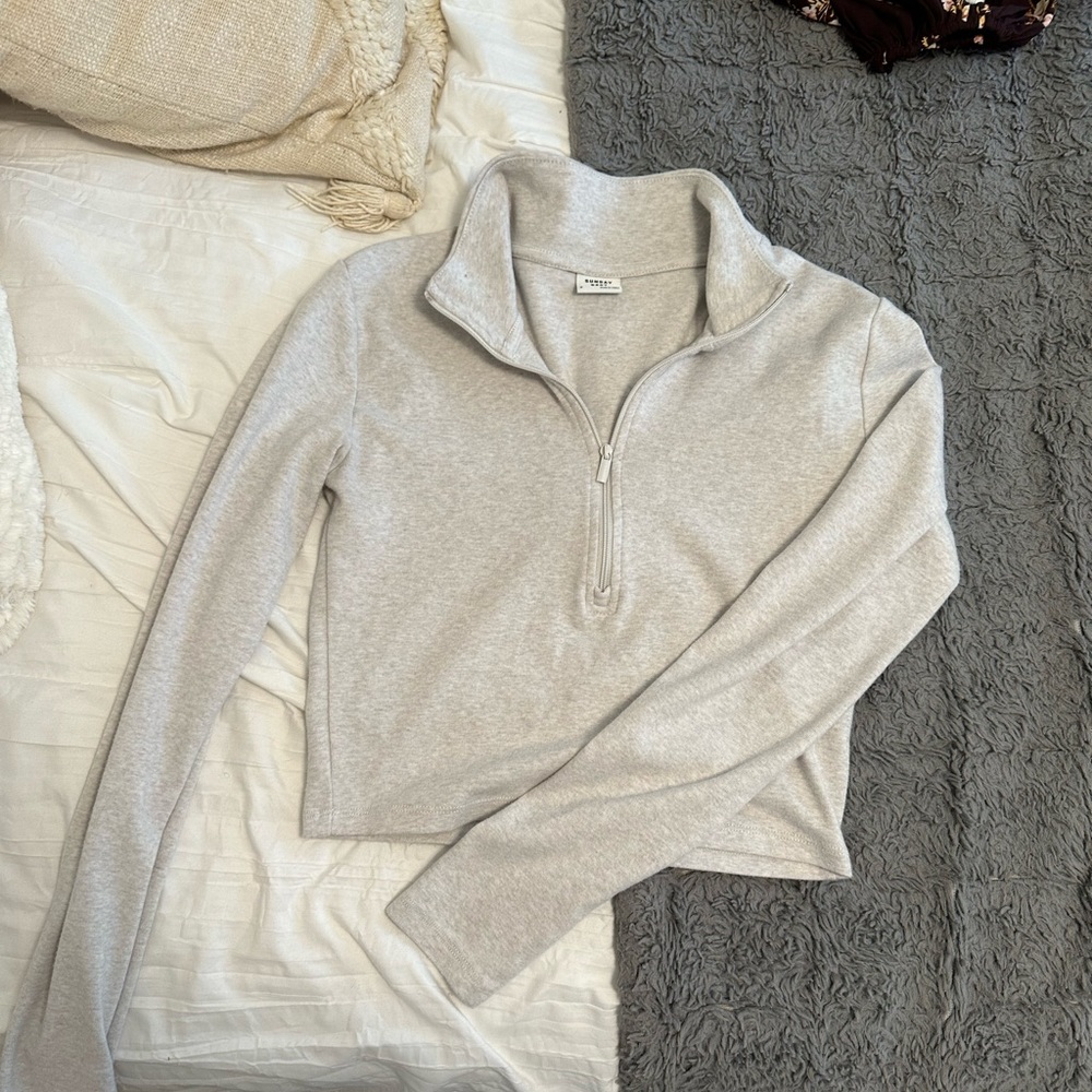Aritzia TNA sunday best cropped long sleeve